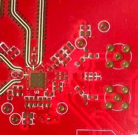 Ban PCB màu đỏ